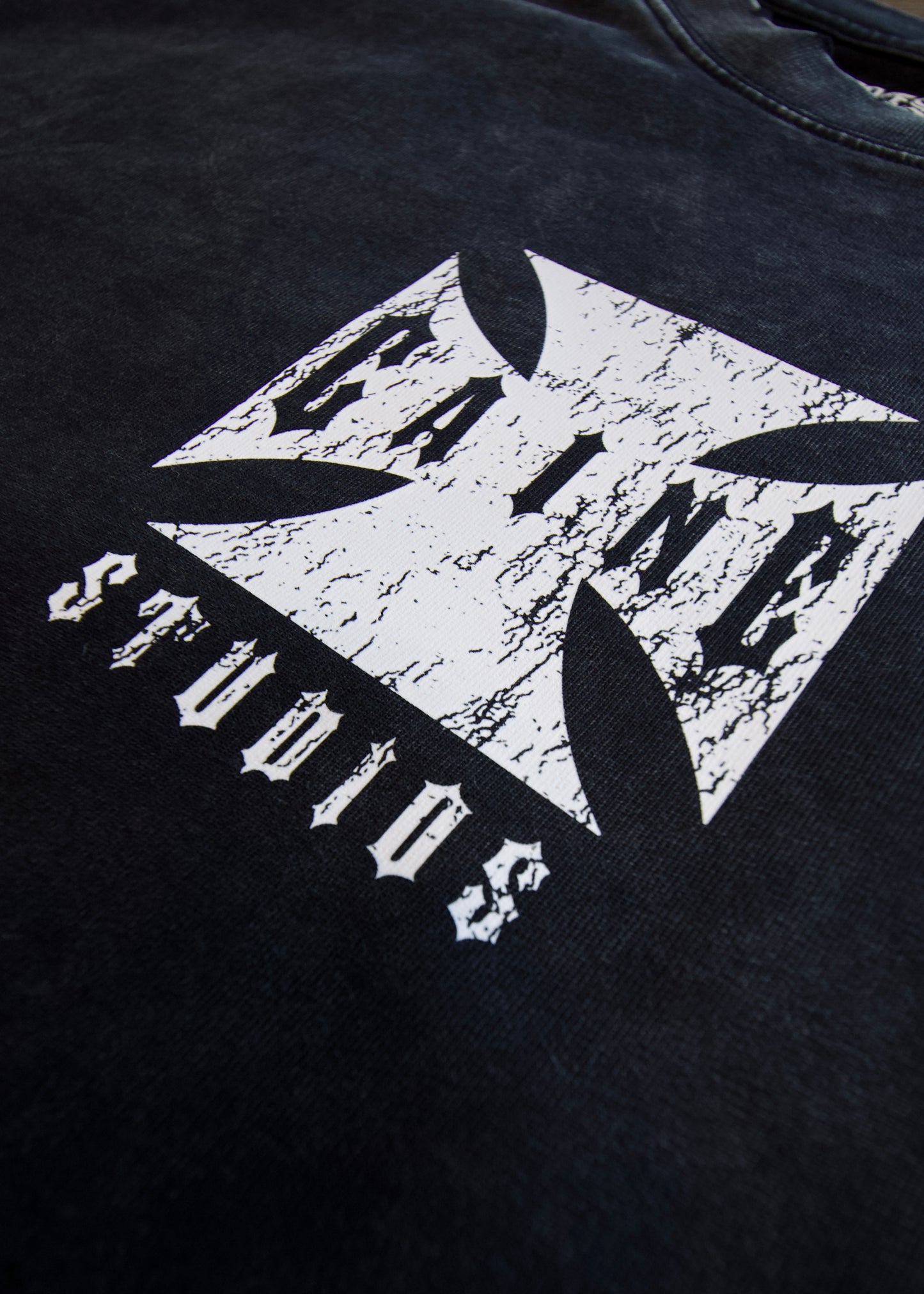 “CHOPPA” LONG SLEEVE TEE IN STONE-WASHED BLK